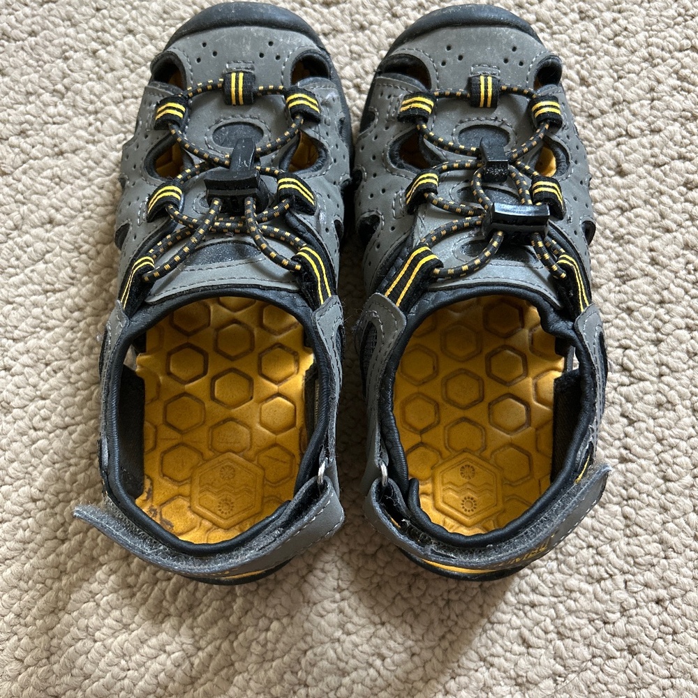 Khombu youth outdoor sandal shoes youth size 12